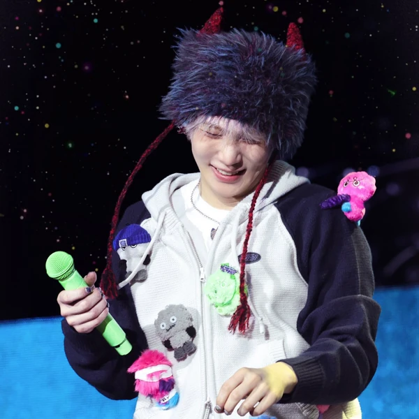 Popular photo full of fans’ love for Key