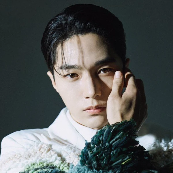 Popular photo full of fans’ love for Kim Myungsoo (L)