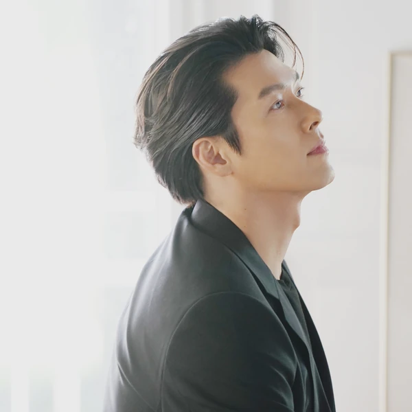 Foto populer Hyun Bin yang penuh cinta dari penggemar