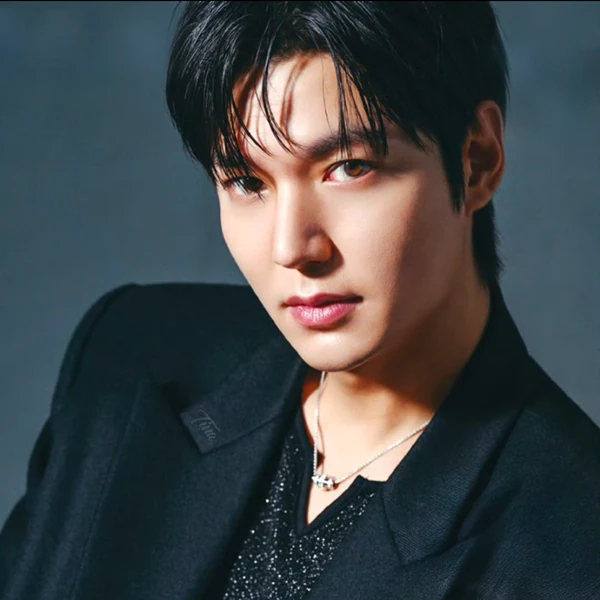 充满粉丝爱意的李敏镐人气照片