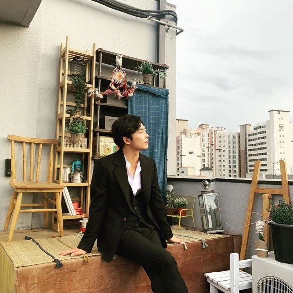 Popular photo full of fans’ love for Kim Jaewook