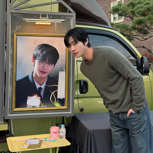 The most loved look of Ahn Hyoseop today