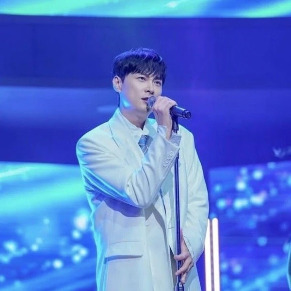 充滿粉絲愛的閔庚勳人氣照片