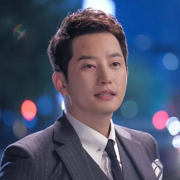 The most loved look of Park Sihoo today