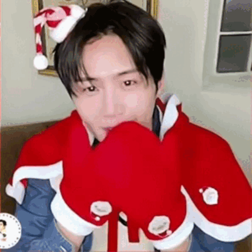 The most loved look of Kim Seonho today