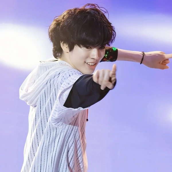 今天在Choeaedol Celeb中最闪耀的Cha Junhwan代表照片