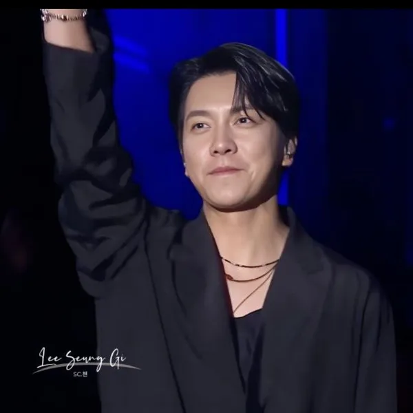 今天最受喜爱的李升基模样