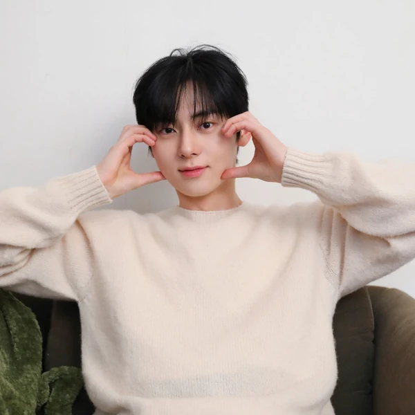 The most loved look of Hwang Minhyun today