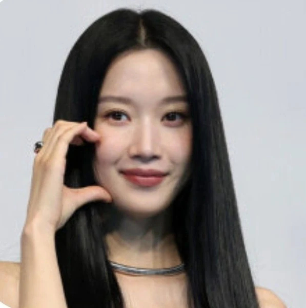 今天最受喜爱的文佳煐模样