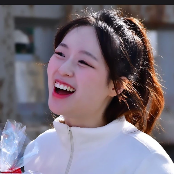 The most loved look of Chae Suhyeon today