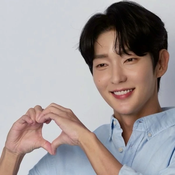 The most loved look of Lee Joongi today