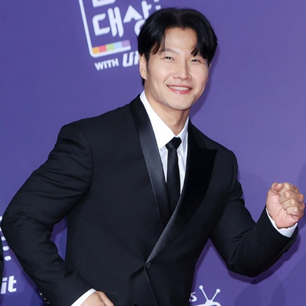 Foto populer Kim Jongkook yang penuh cinta dari penggemar