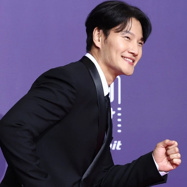 Penampilan Kim Jongkook yang paling disukai hari ini