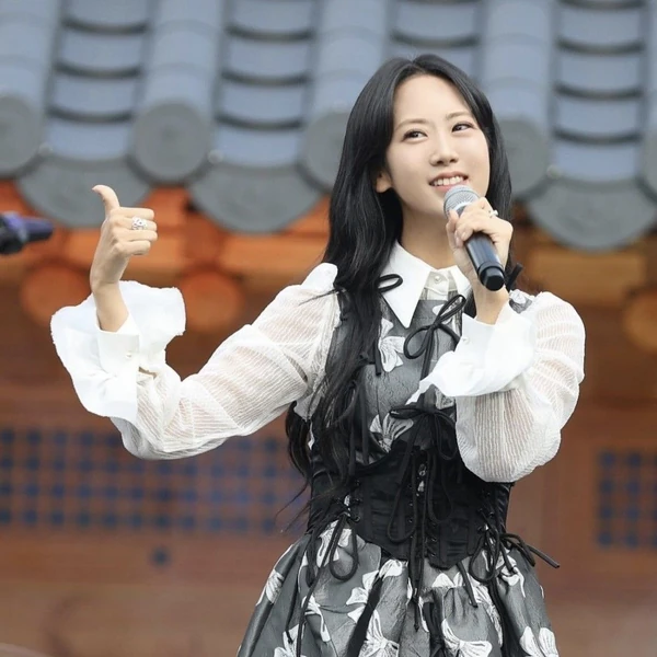 The most loved look of Kang Hyeyeon today