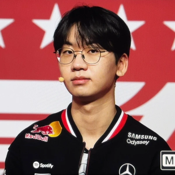 Foto profil terbaik Doran hari ini di Choeaedol Celeb