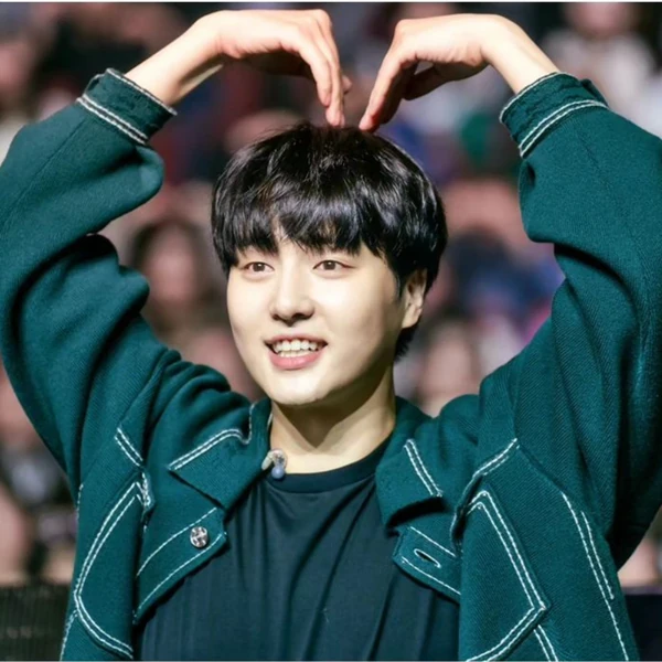 The most loved look of Yang Sejong today