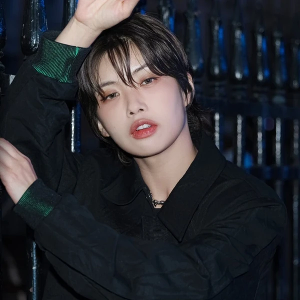 Popular photo full of fans’ love for Aiki