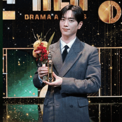 Popular photo full of fans’ love for Seo Kangjoon