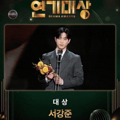 Popular photo full of fans’ love for Seo Kangjoon