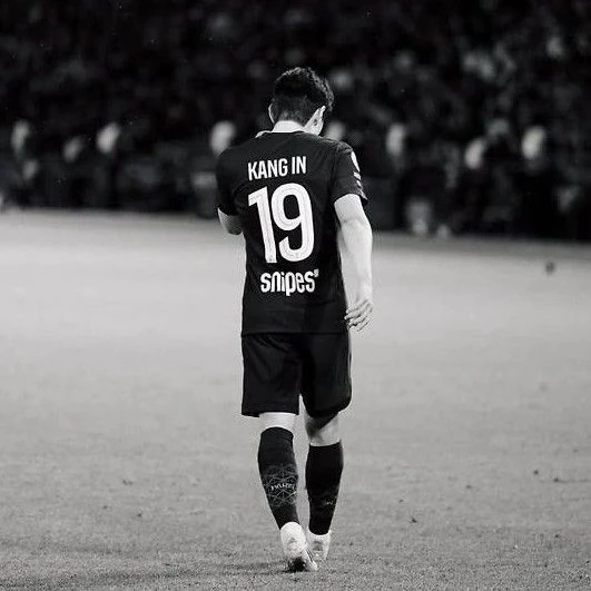 Foto profil populer Lee KangIn yang dipilih melalui voting