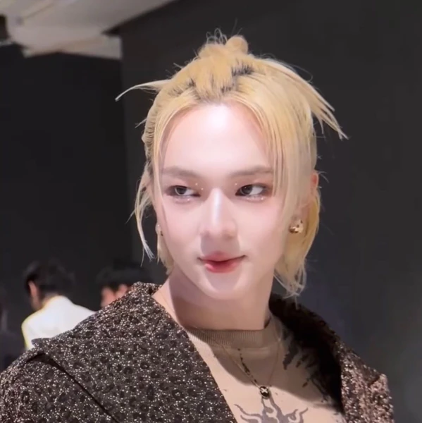 Popular photo full of fans’ love for NuNew