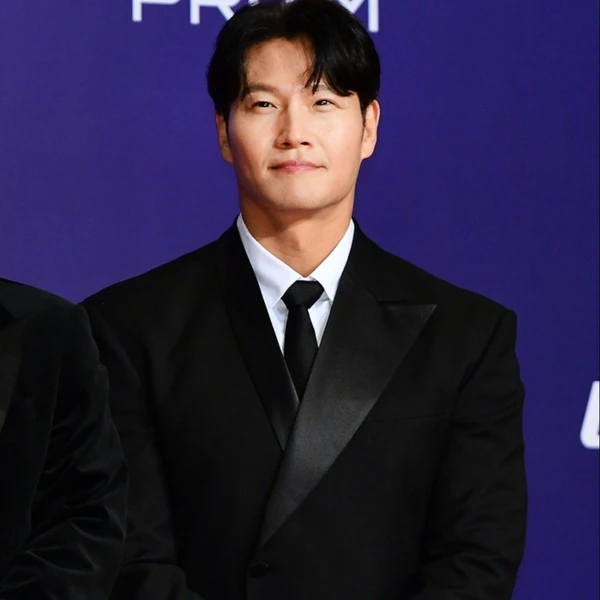 今天最受喜爱的金钟国模样