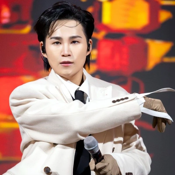 Foto populer Kim Heejae yang penuh cinta dari penggemar