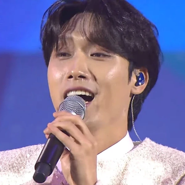 The most loved look of Choi Woojin today