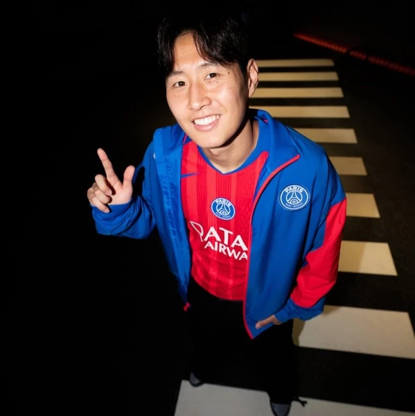 Foto profil populer Lee KangIn yang disukai penggemar