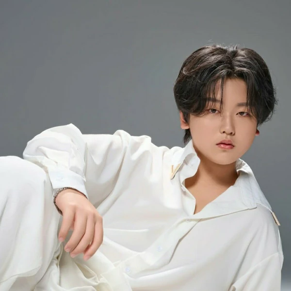 Popular photo full of fans’ love for Park Sungon