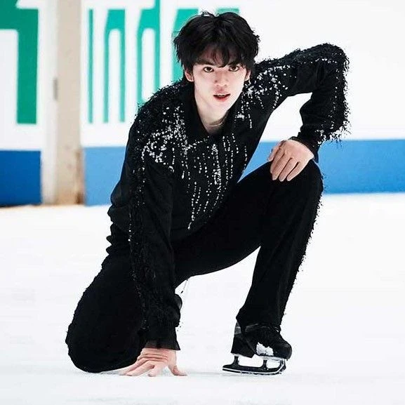 粉丝团打造的Cha Junhwan第一名横幅帖子