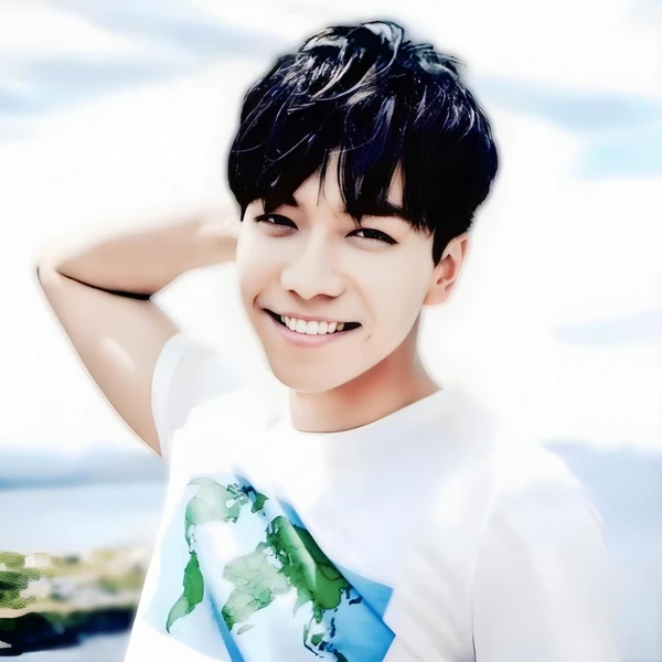 Foto populer Lee Seunggi yang penuh cinta dari penggemar