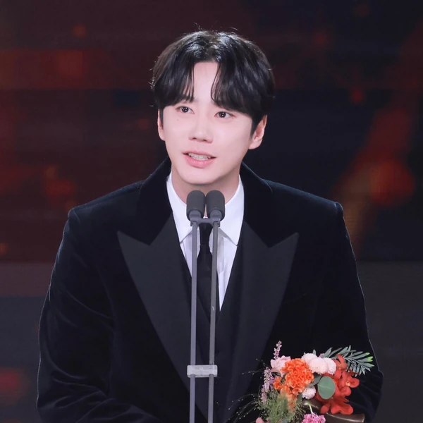 Popular photo full of fans’ love for Lee Junyoung