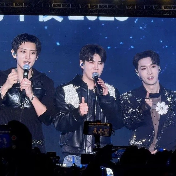 充满粉丝爱意的都暻秀 (D.O.)人气照片