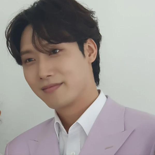 Popular photo full of fans’ love for Choi Woojin