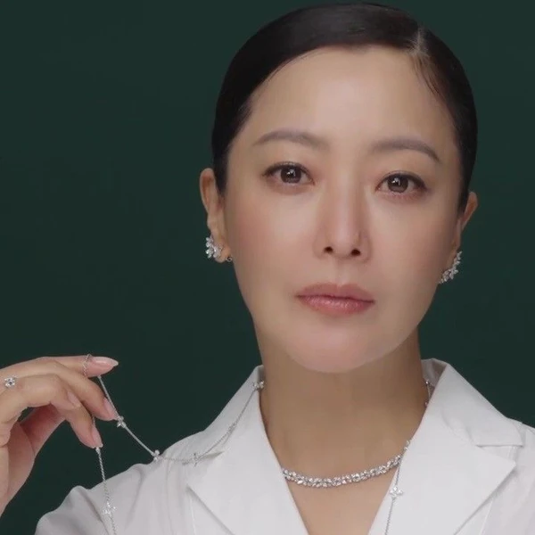 The most loved look of Kim Heesun today