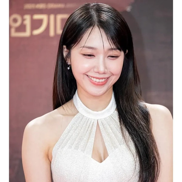 The most loved look of Jung Eunji today