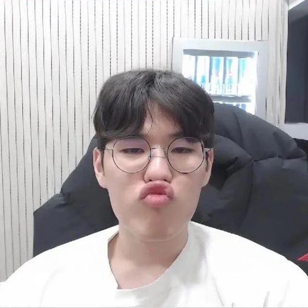 Popular photo full of fans’ love for Oner