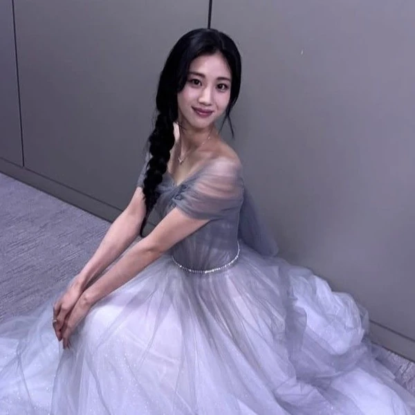 The most loved look of Hong Hwa Yeon today