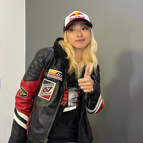 Popular photo full of fans’ love for KYOKA