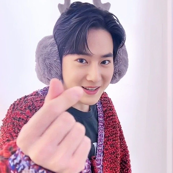 Popular photo full of fans’ love for Suho