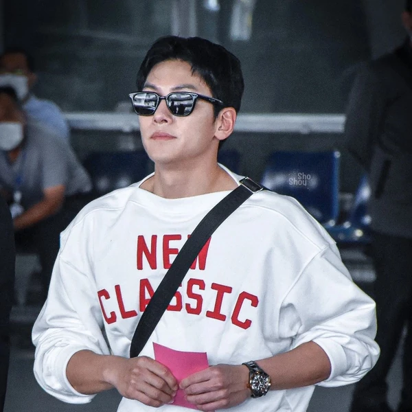 Popular photo full of fans’ love for Ji Changwook