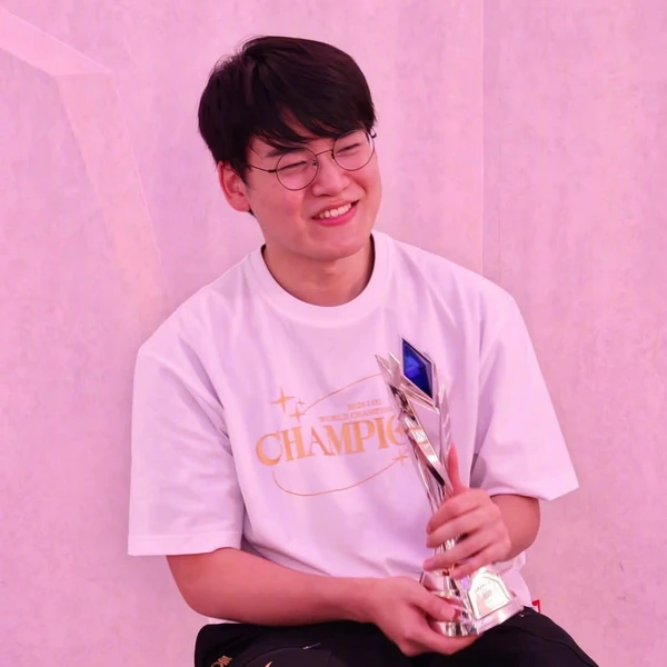 No.1 banner post of Gumayusi created by top fandom