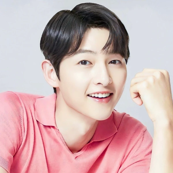 Popular photo full of fans’ love for Song Joongki
