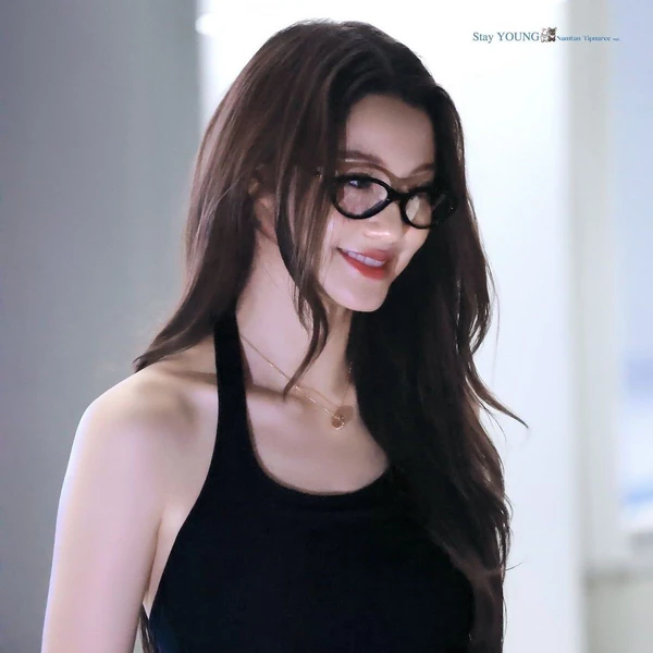 Popular photo full of fans’ love for Namtan Tipnaree Weerawatnodom