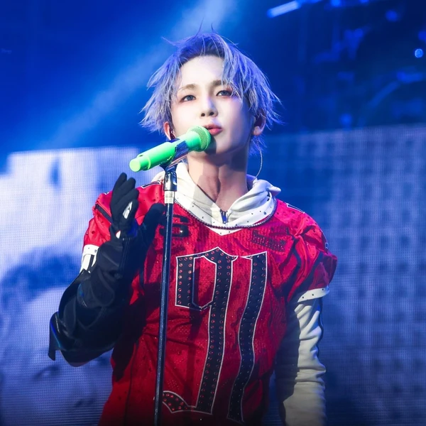 Popular photo full of fans’ love for Key