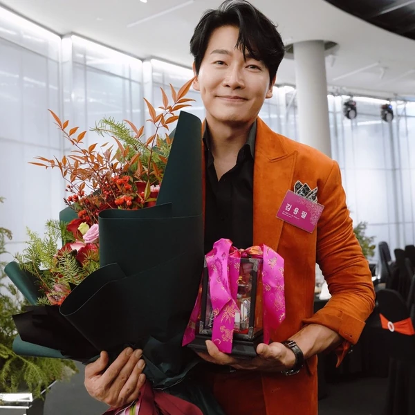 The most loved look of Kim Yongpil today