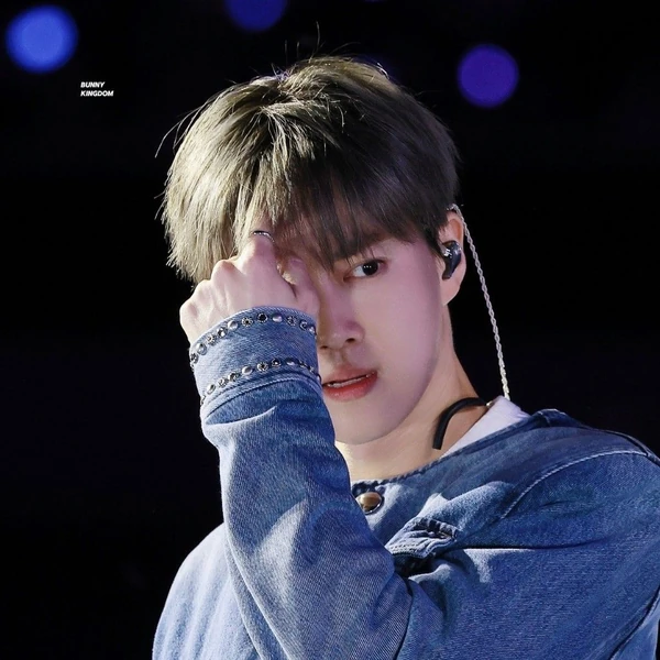 The most loved look of Suho today