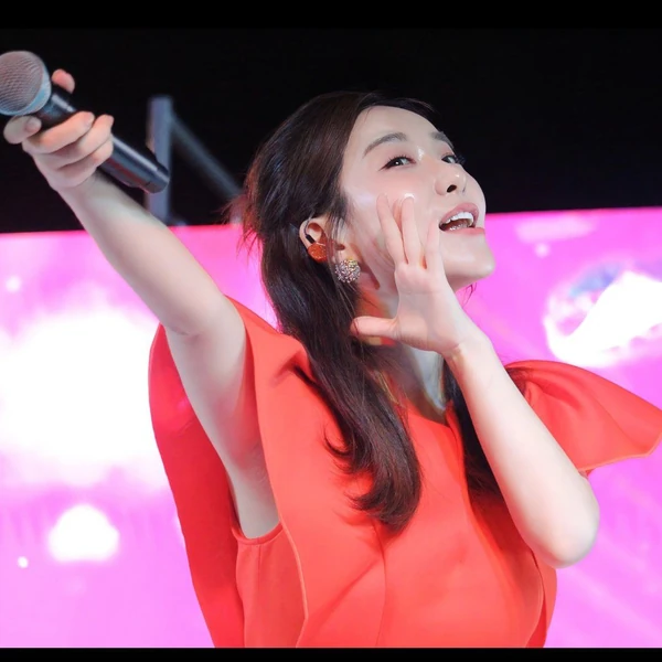 Popular photo full of fans’ love for Ryu Wonjung