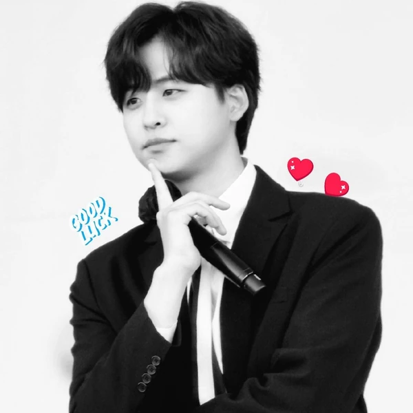 The most loved look of Lee Solomon today